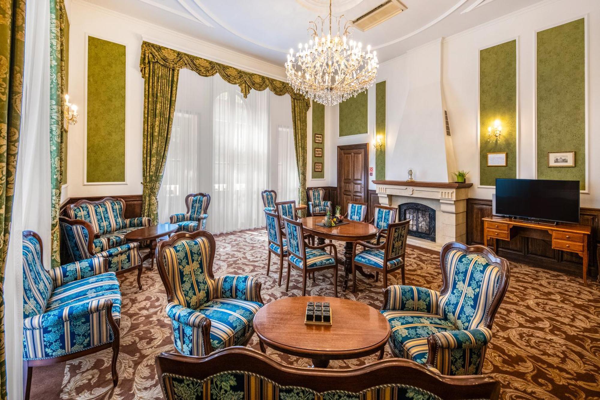 Kastelyhotel Sasvar Resort Paradsasvar Ngoại thất bức ảnh