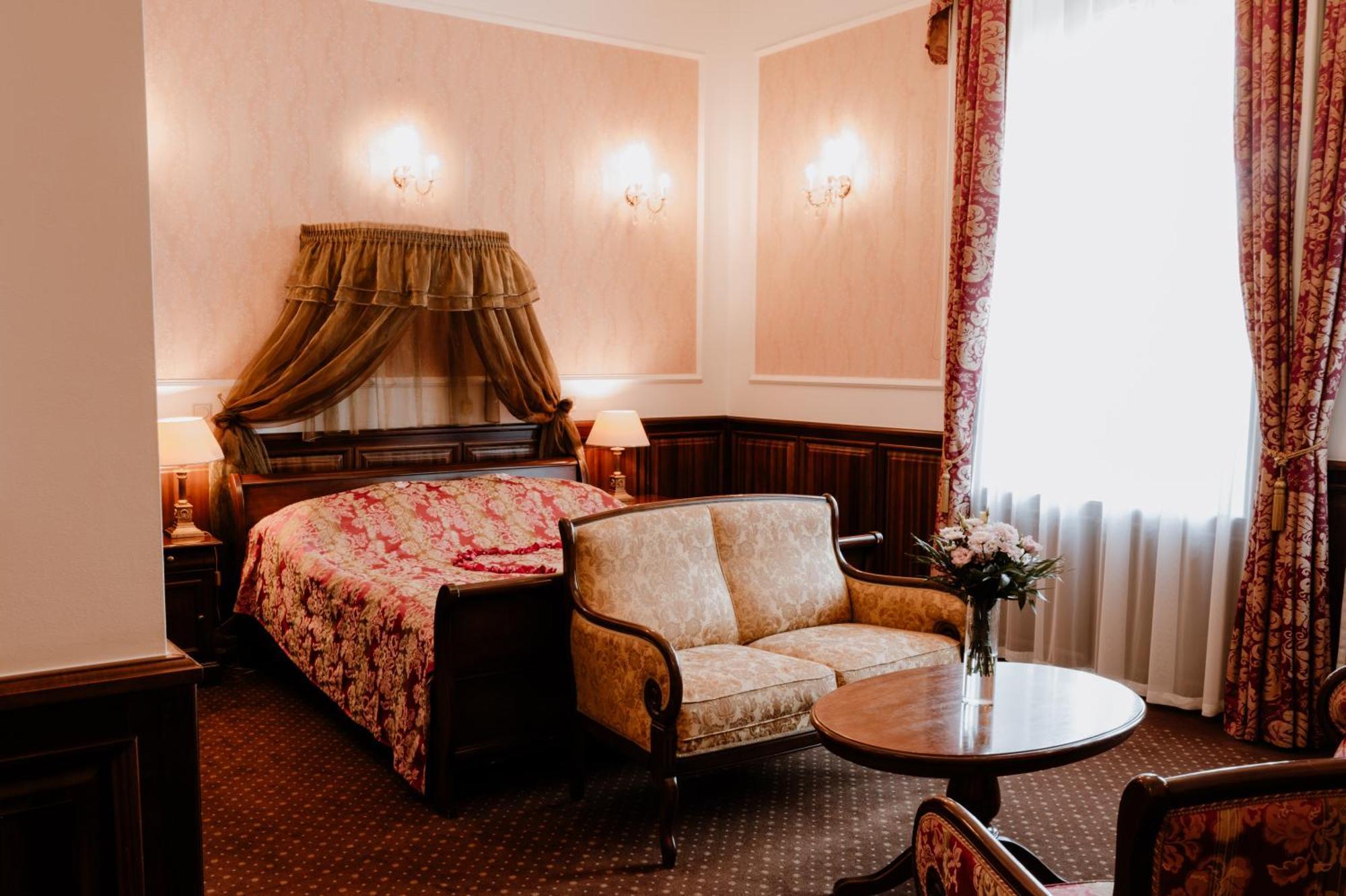 Kastelyhotel Sasvar Resort Paradsasvar Ngoại thất bức ảnh