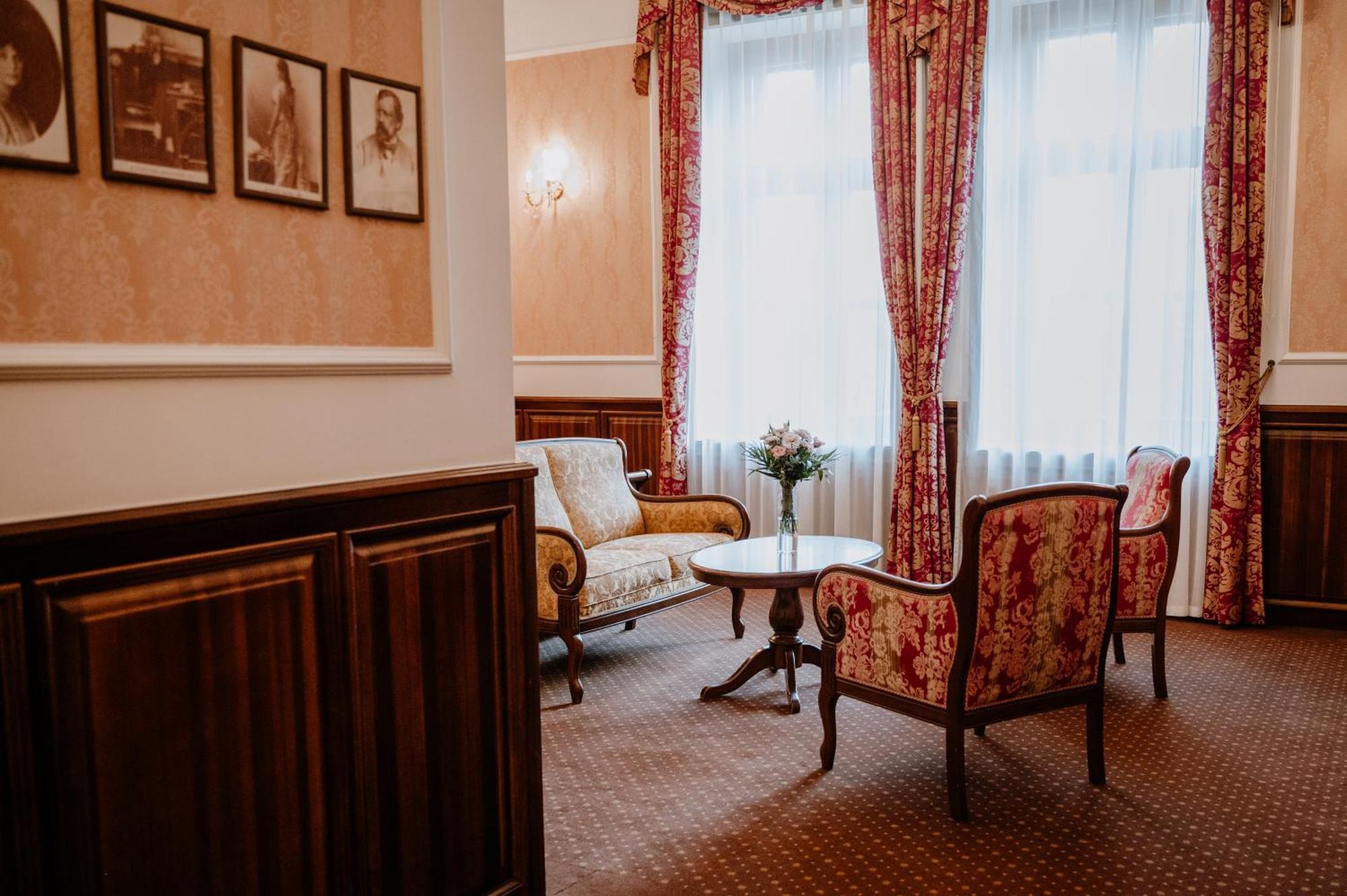 Kastelyhotel Sasvar Resort Paradsasvar Ngoại thất bức ảnh