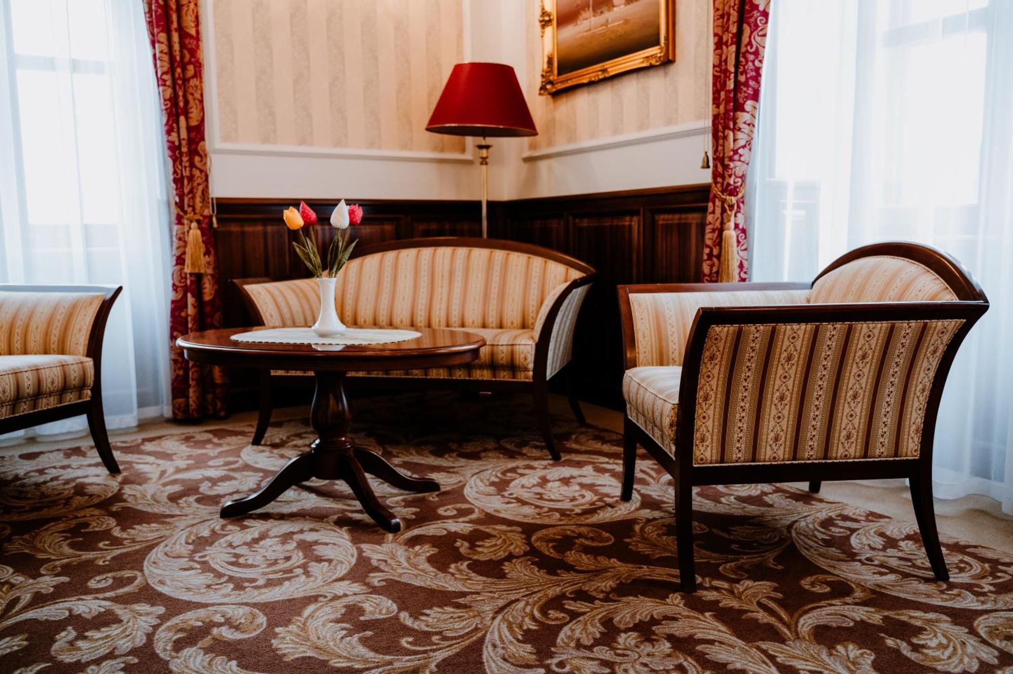 Kastelyhotel Sasvar Resort Paradsasvar Ngoại thất bức ảnh