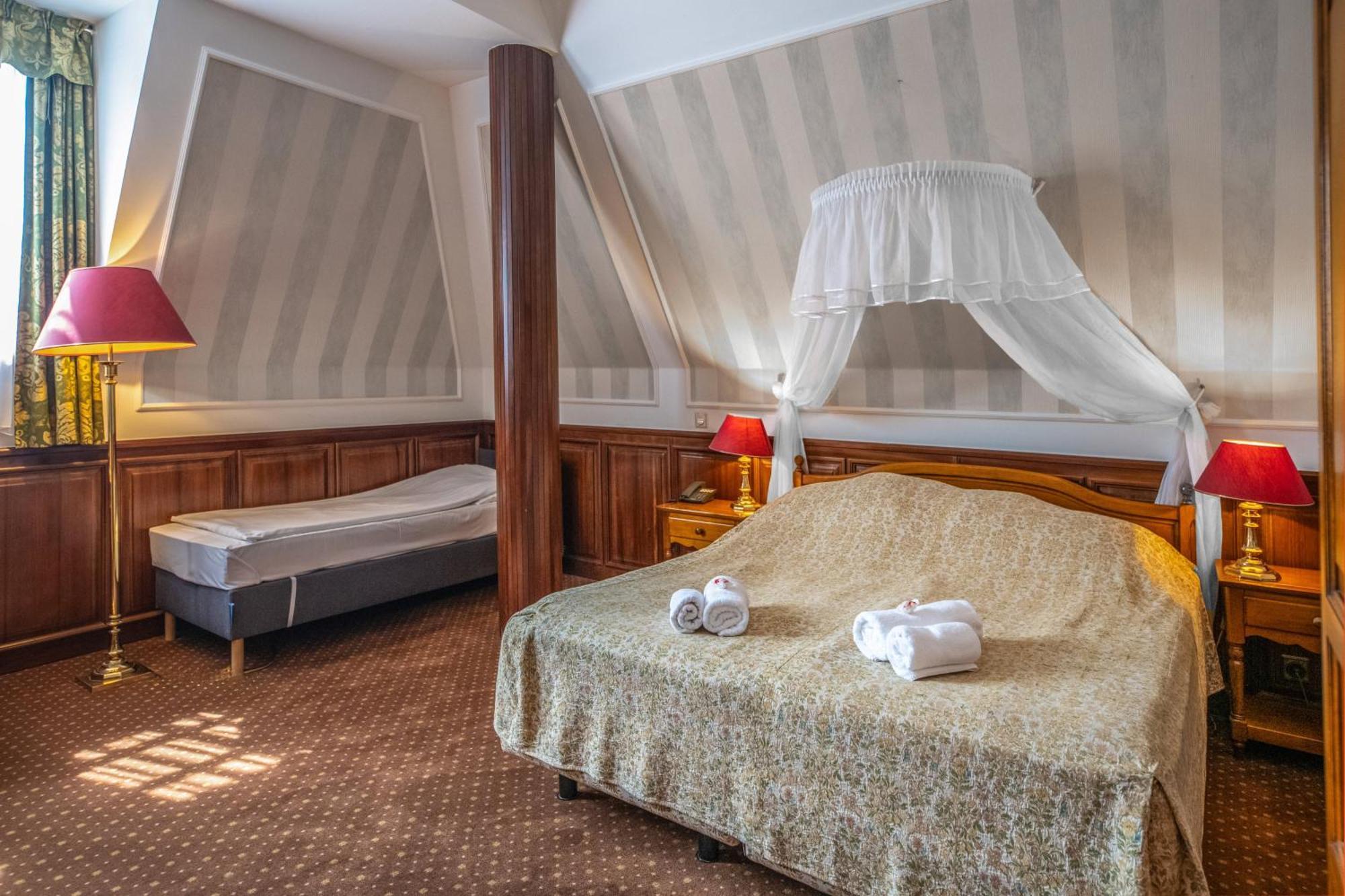 Kastelyhotel Sasvar Resort Paradsasvar Ngoại thất bức ảnh