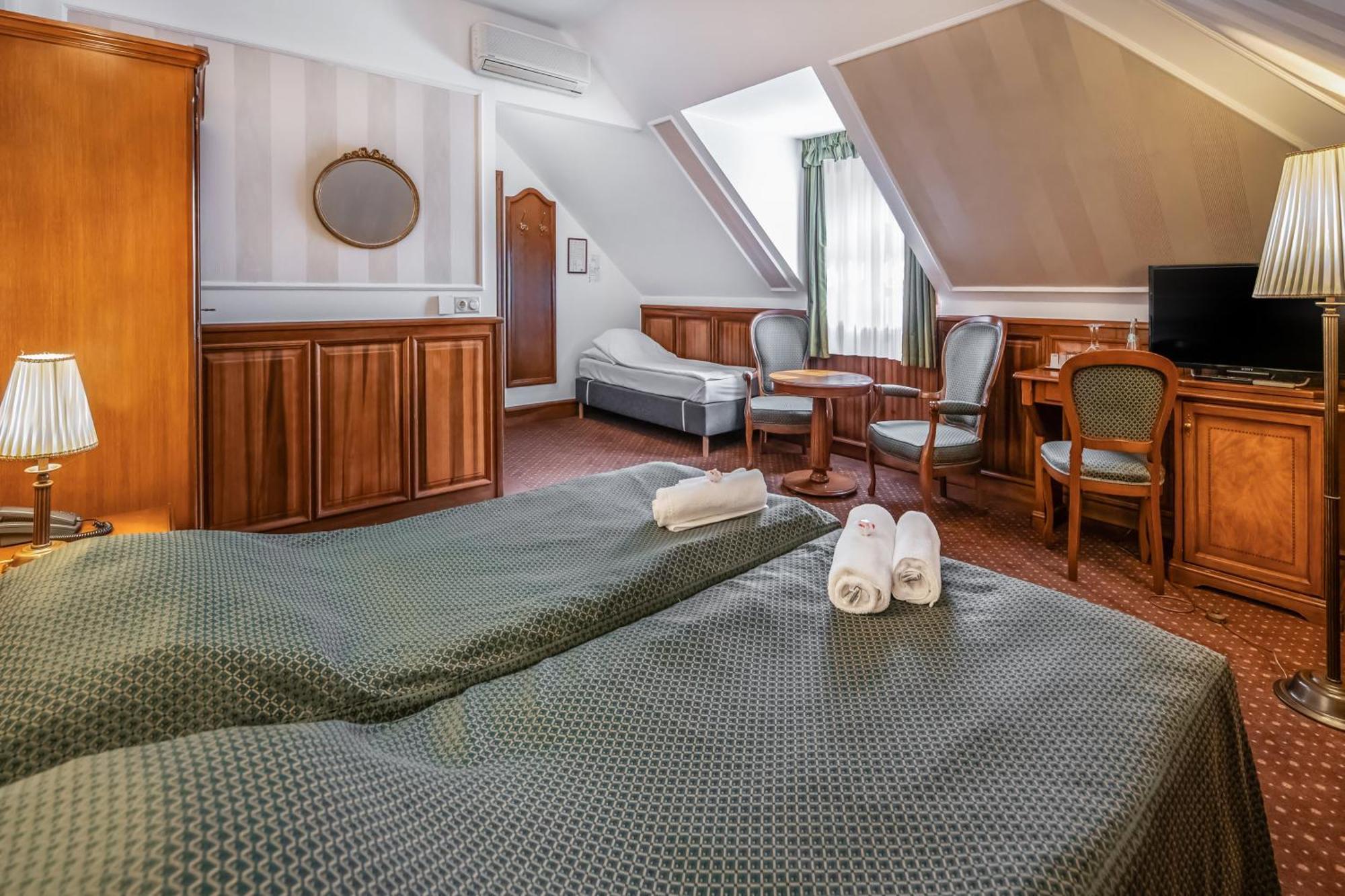 Kastelyhotel Sasvar Resort Paradsasvar Ngoại thất bức ảnh