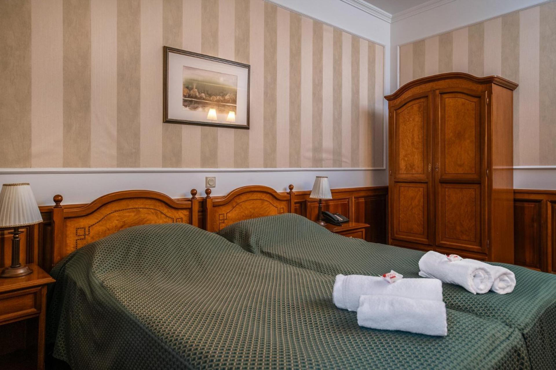 Kastelyhotel Sasvar Resort Paradsasvar Ngoại thất bức ảnh