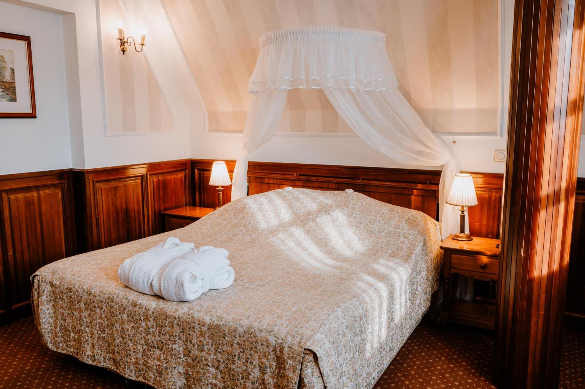 Kastelyhotel Sasvar Resort Paradsasvar Ngoại thất bức ảnh